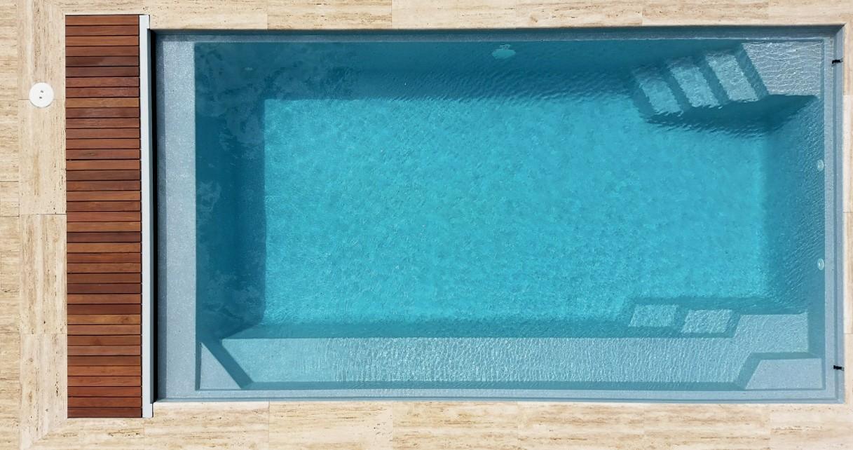 Piscina de fibra de vidrio Entertainer 7 Autocover