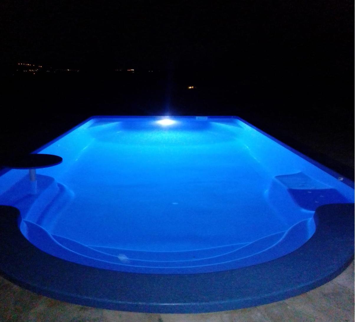 Piscina de fibra de vidrio Grecian