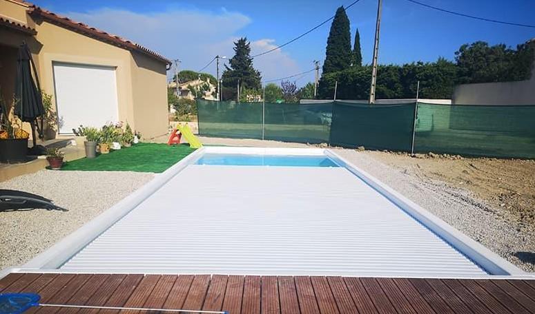 Piscina de fibra de vidrio Malibu Autocover